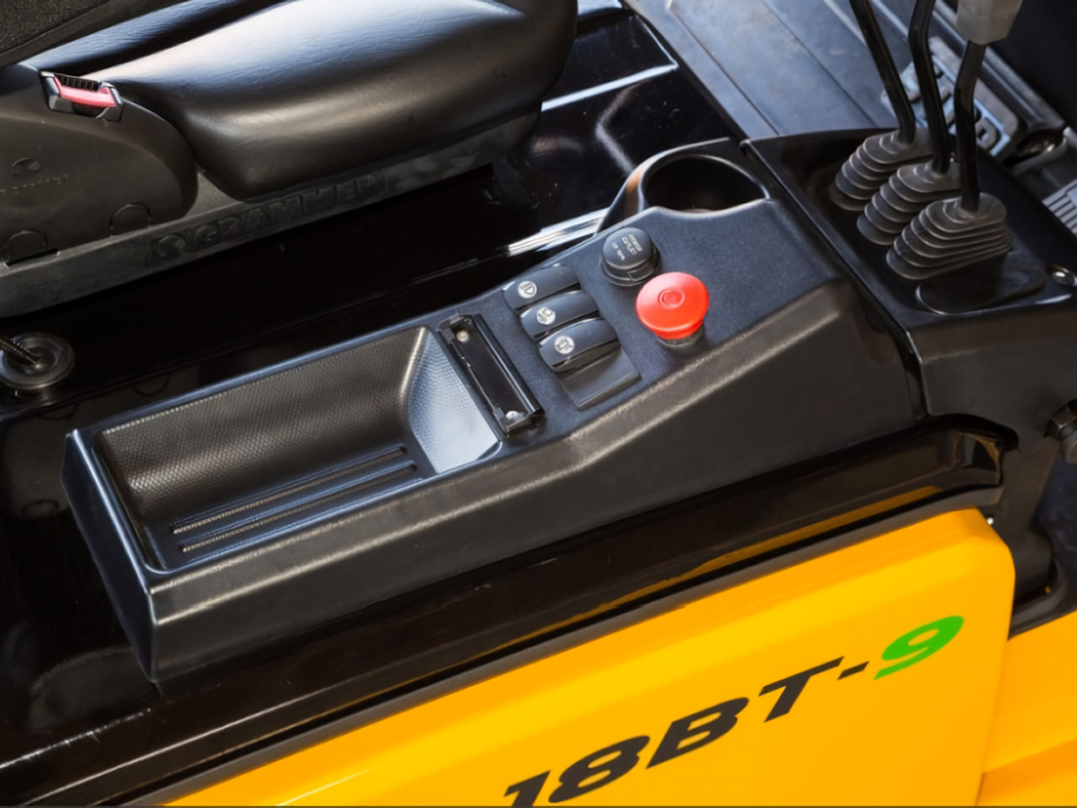 Фото №4: Вилочный электропогрузчик Hyundai 18BT-9