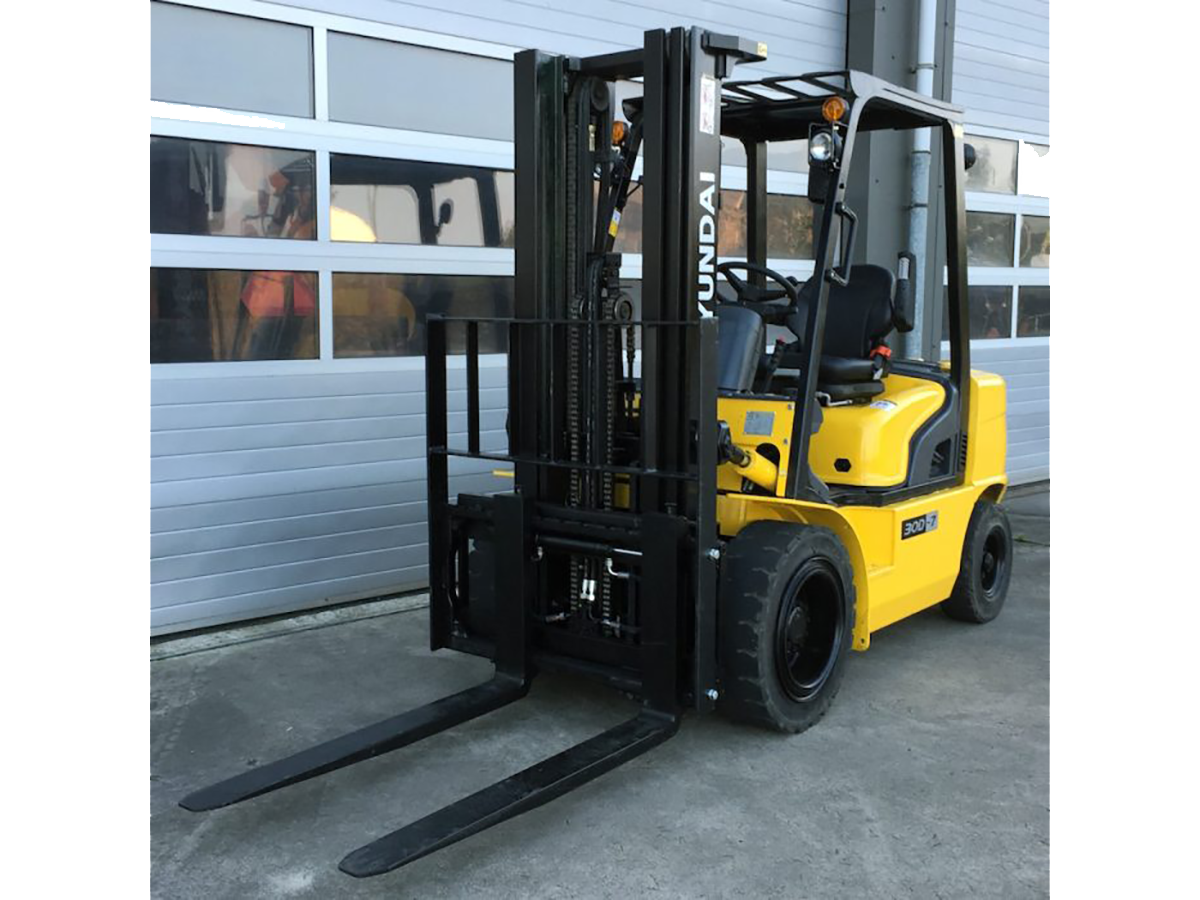 Фото №2: Вилочный погрузчик Hyundai 30LF-7 с газовым двигателем г/п 3 тонны