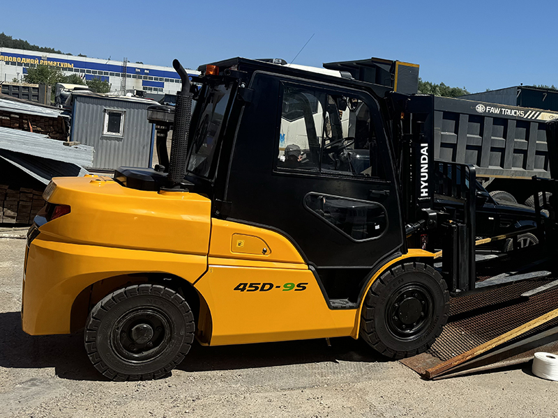 Фото №6: Дизельный вилочный погрузчик Hyundai 45D-9S