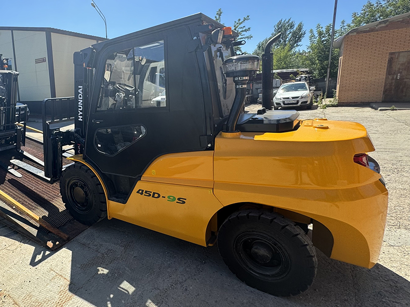 Фото №5: Дизельный вилочный погрузчик Hyundai 45D-9S