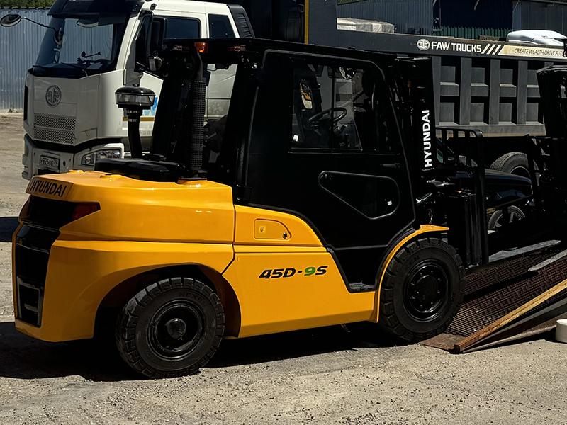 Фото №4: Дизельный вилочный погрузчик Hyundai 45D-9S