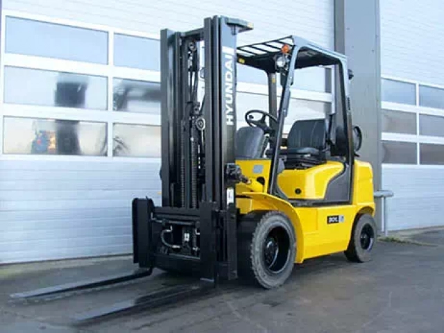 Газ-бензиновый вилочный погрузчик 3&nbsp;тонны Hyundai&nbsp;30L-7SA (фото)