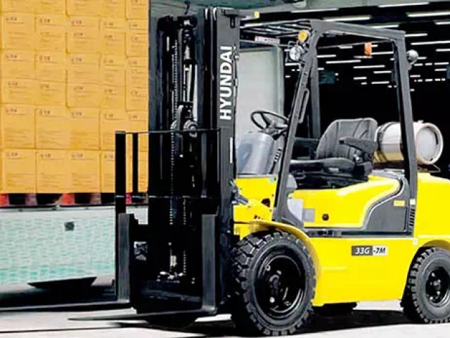 Газ-бензиновый вилочный погрузчик 3,3&nbsp;тонны Hyundai&nbsp;33G-7M (фото)