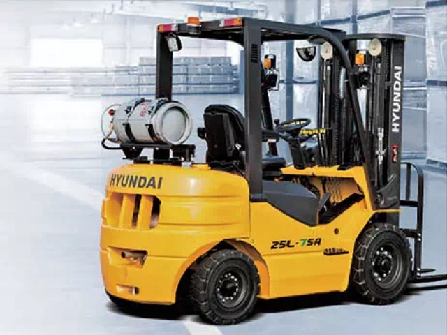 Газ-бензиновый вилочный погрузчик 3,5&nbsp;тонны Hyundai&nbsp;35L-7SA (фото)