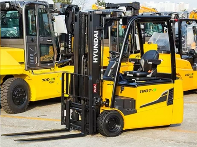 Электрический вилочный погрузчик 1,8&nbsp;тонны Hyundai&nbsp;18BT-9 (фото)