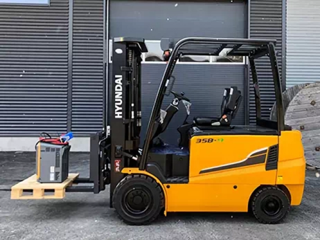 Электрический вилочный погрузчик 3,5&nbsp;тонны Hyundai&nbsp;35B-9 (фото)