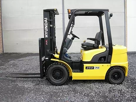 Дизельный вилочный погрузчик 2&nbsp;тонны Hyundai&nbsp;20DF-7 (фото)