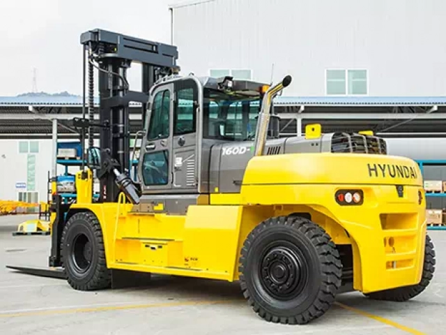 Дизельный вилочный погрузчик 16&nbsp;тонн Hyundai&nbsp;160D-9L (фото)