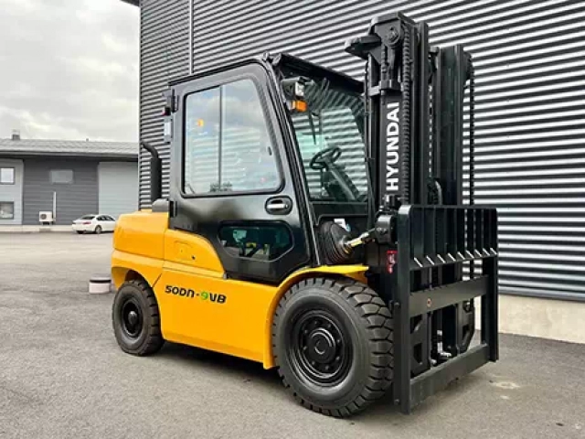 Дизельный вилочный погрузчик 5&nbsp;тонн Hyundai&nbsp;50DN-9VB (фото)