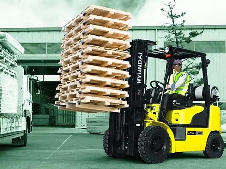 Газовый вилочный погрузчик 2,5&nbsp;тонны Hyundai&nbsp;25LF-7 (фото)