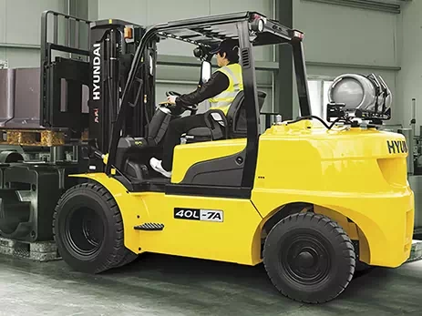 Газовый вилочный погрузчик 4&nbsp;тонны Hyundai&nbsp;40L-7A (фото)