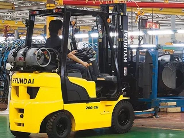 Газ-бензиновый вилочный погрузчик 2&nbsp;тонны Hyundai&nbsp;20G-7M (фото)