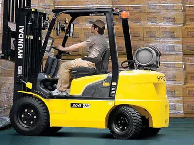Газ-бензиновый вилочный погрузчик 3&nbsp;тонны Hyundai&nbsp;30G-7M (фото)