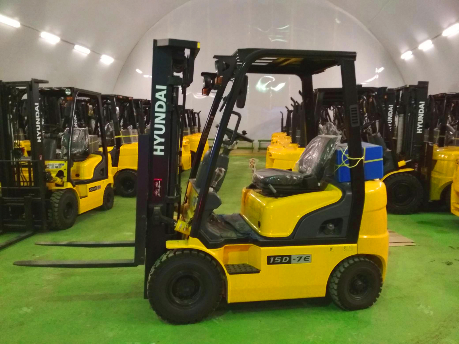 Фото №3: Дизельный вилочный погрузчик Hyundai 15D-7E