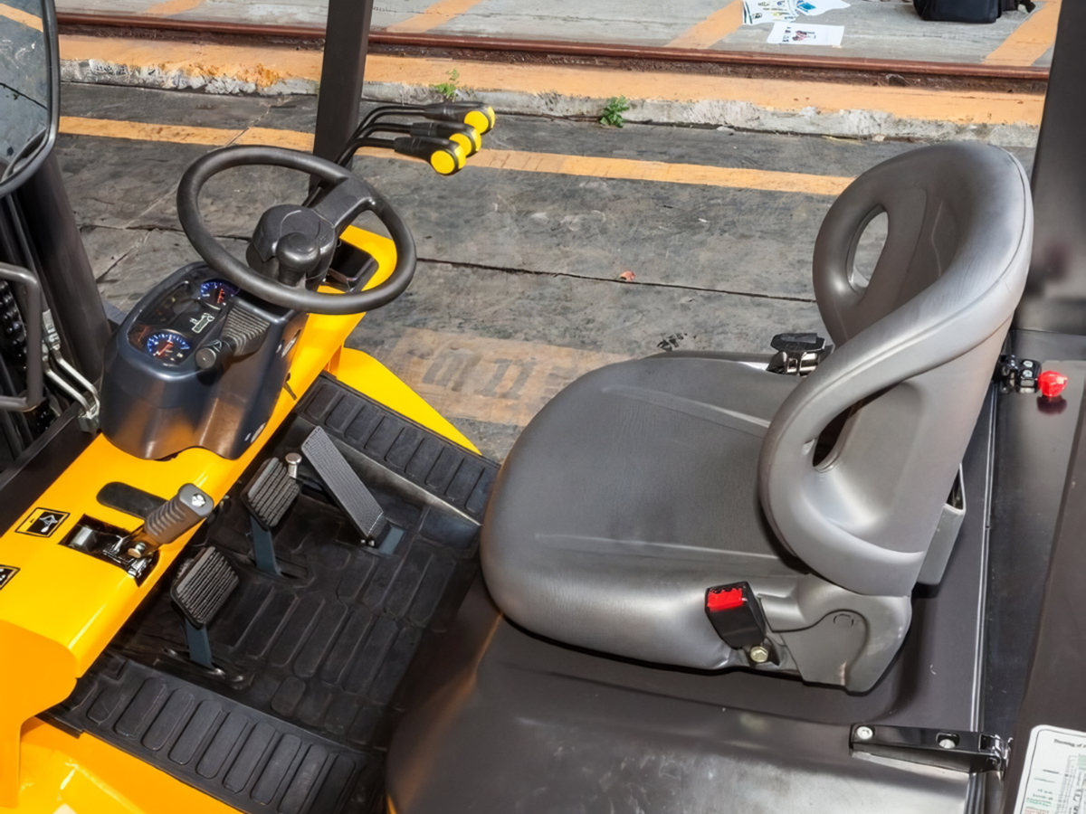 Фото №12: Дизельный вилочный погрузчик Hyundai 20D-7SA г/п 2 тонны