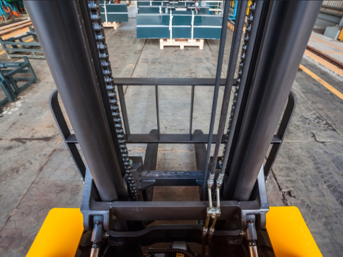 Фото №10: Дизельный вилочный погрузчик Hyundai 20D-7SA г/п 2 тонны