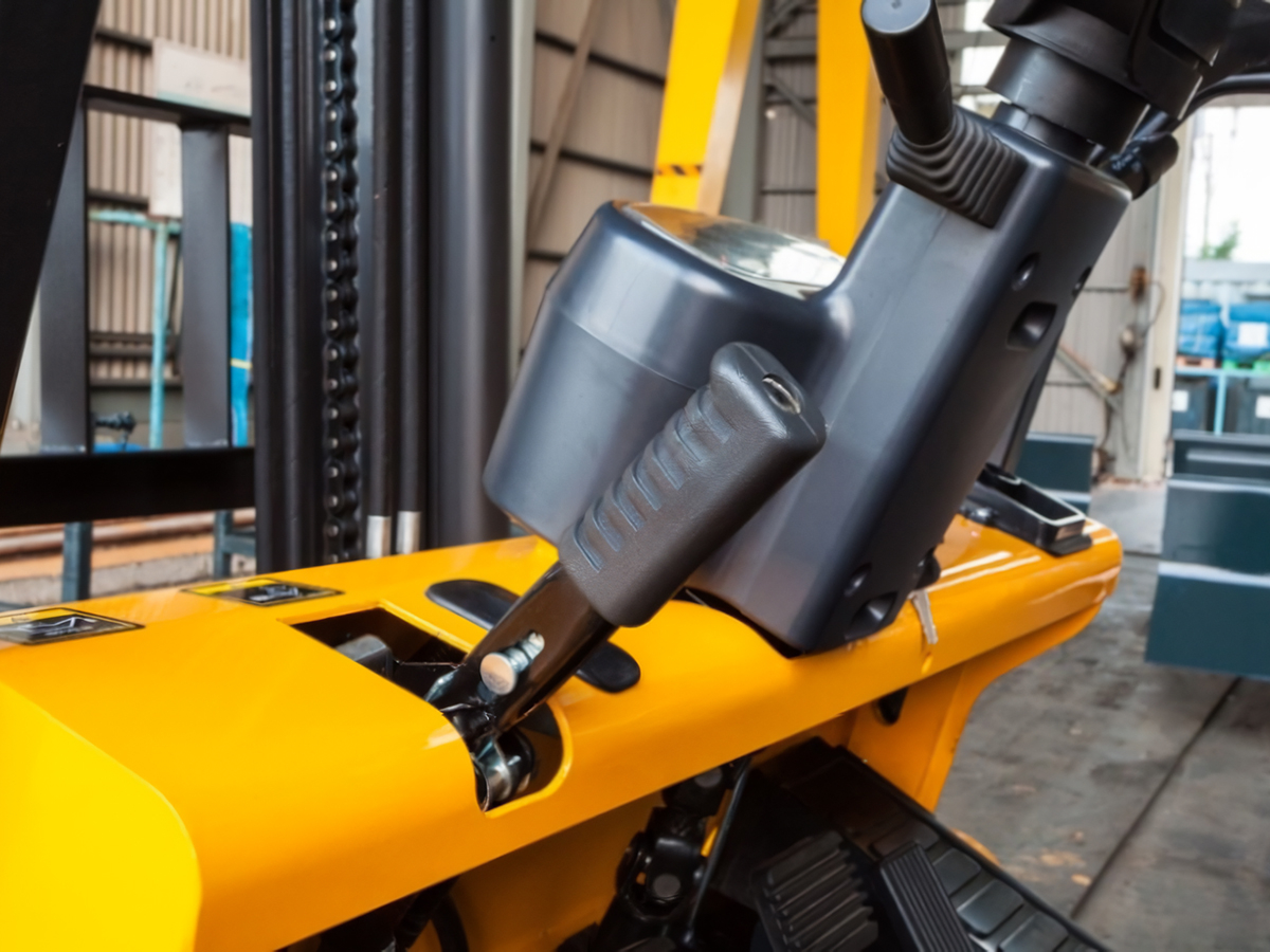 Фото №3: Дизельный вилочный погрузчик Hyundai 20D-7SA г/п 2 тонны