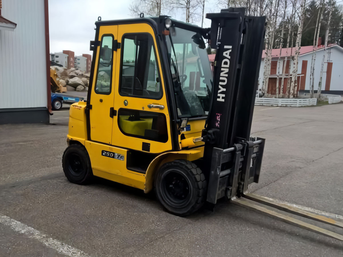 Фото №2: Дизельный вилочный погрузчик Hyundai 25D-7E г/п 2,5 тонны