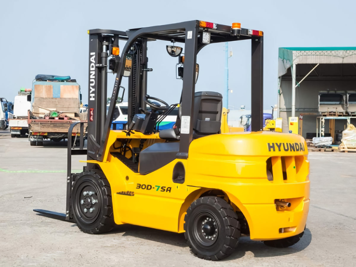 Фото №3: Дизельный вилочный погрузчик Hyundai 35D-7SA
