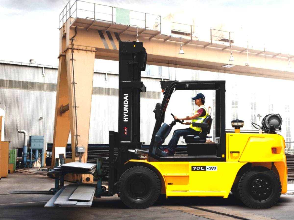 Фото №4: Вилочный погрузчик Hyundai 70L-7A с газовым двигателем г/п 7 тонн