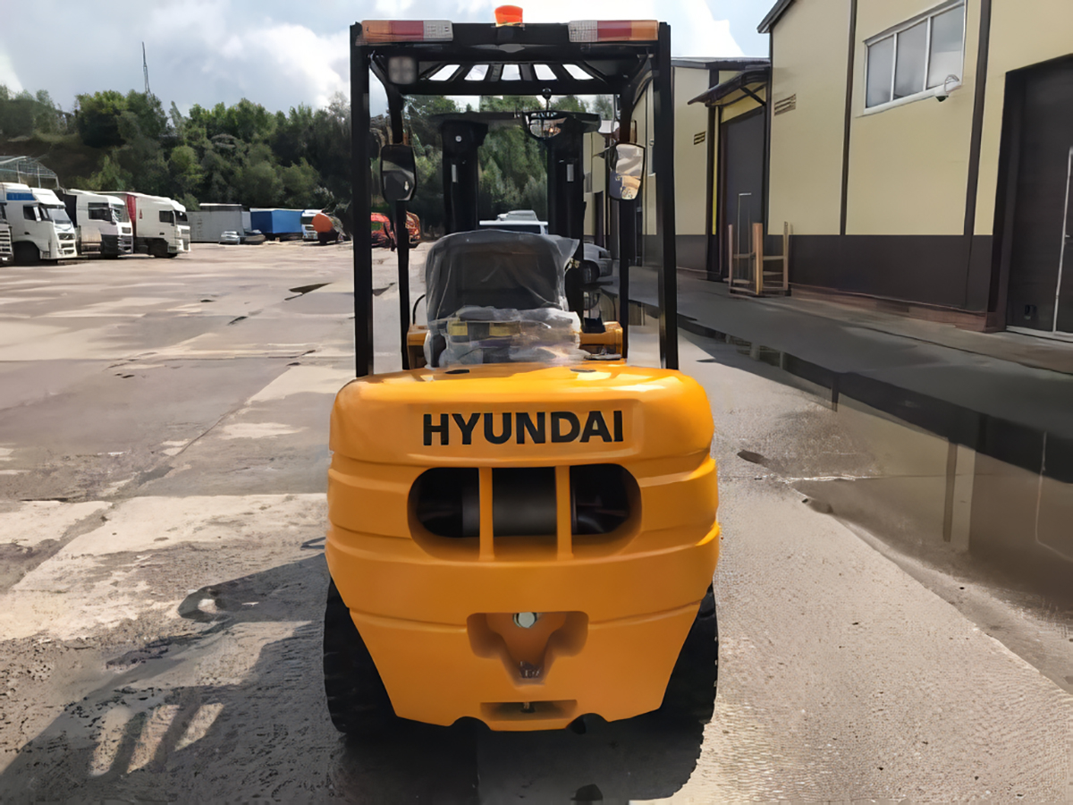 Фото №3: Дизельный вилочный погрузчик Hyundai 30D-7SA г/п 3 тонны