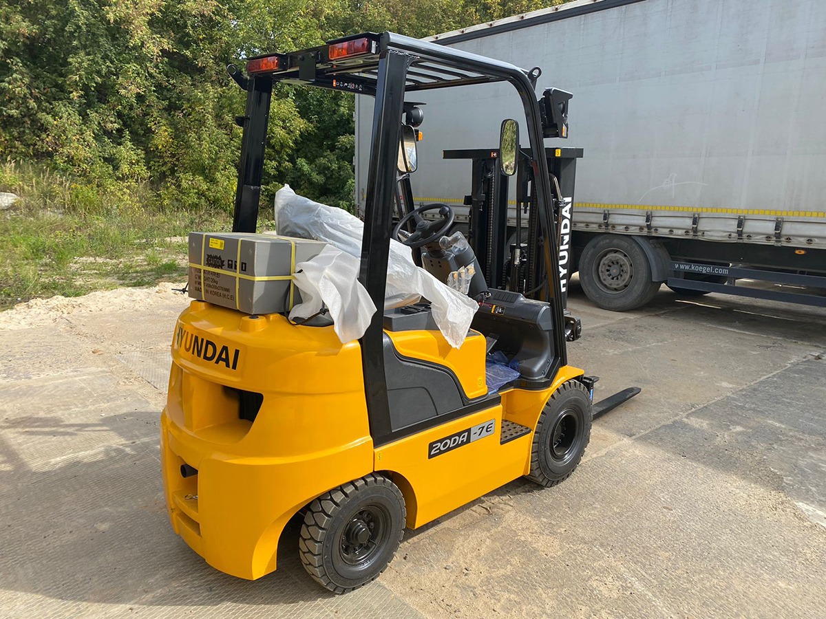 Фото №4: Дизельный вилочный погрузчик Hyundai 20DA-7E г/п 2 тонны