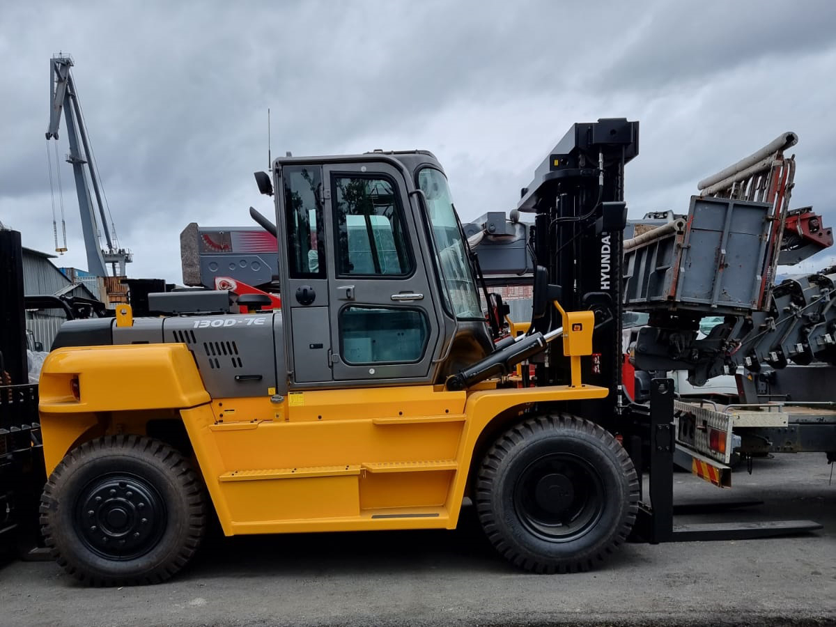 Фото №2: Дизельный вилочный погрузчик Hyundai 130D-7E г/п 13 тонн