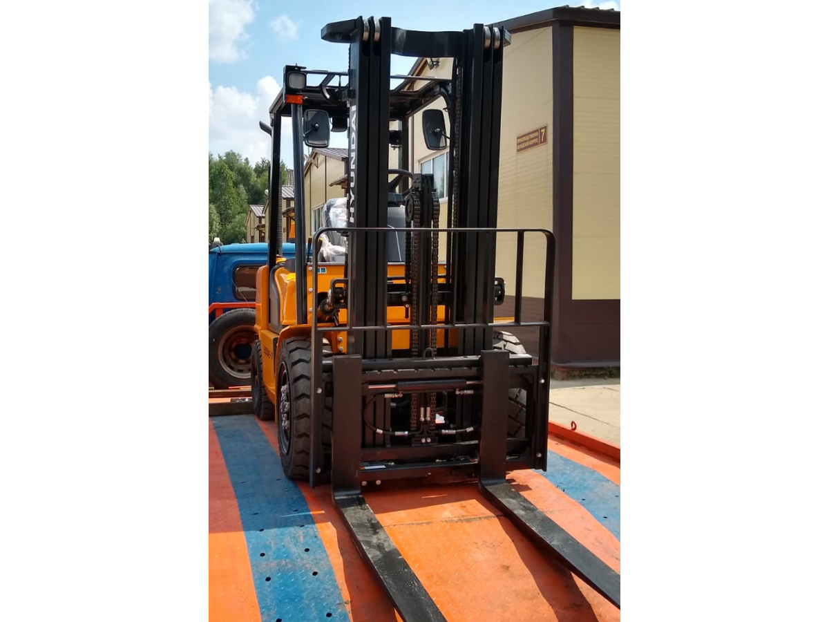 Фото №2: Дизельный вилочный погрузчик Hyundai 25DE-7 г/п 2,5 тонны