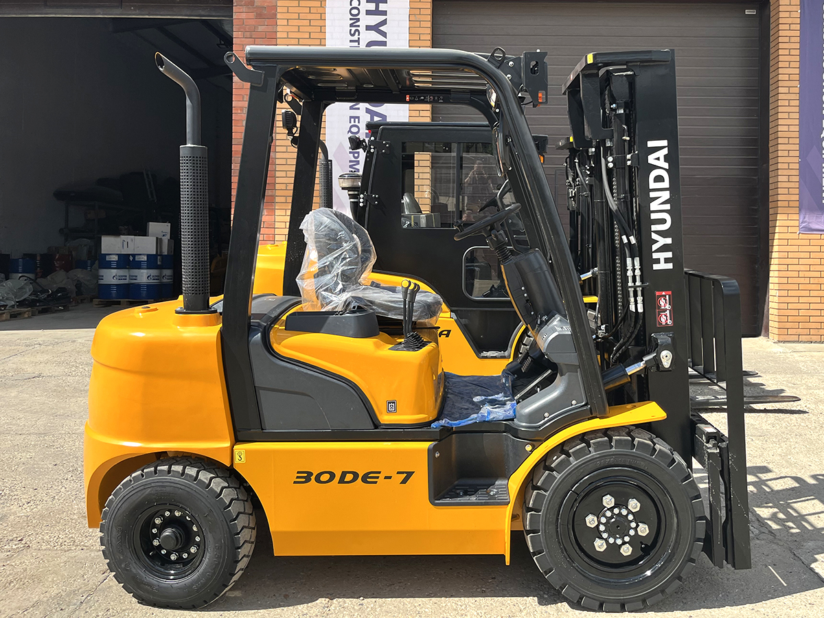 Фото №2: Дизельный вилочный погрузчик Hyundai 30DE-7 г/п 3 тонны
