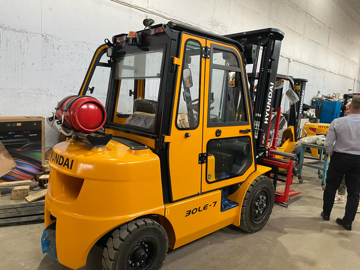 Фото №3: Газ-бензиновый вилочный погрузчик Hyundai 30LE-7 г/п 3 тонны