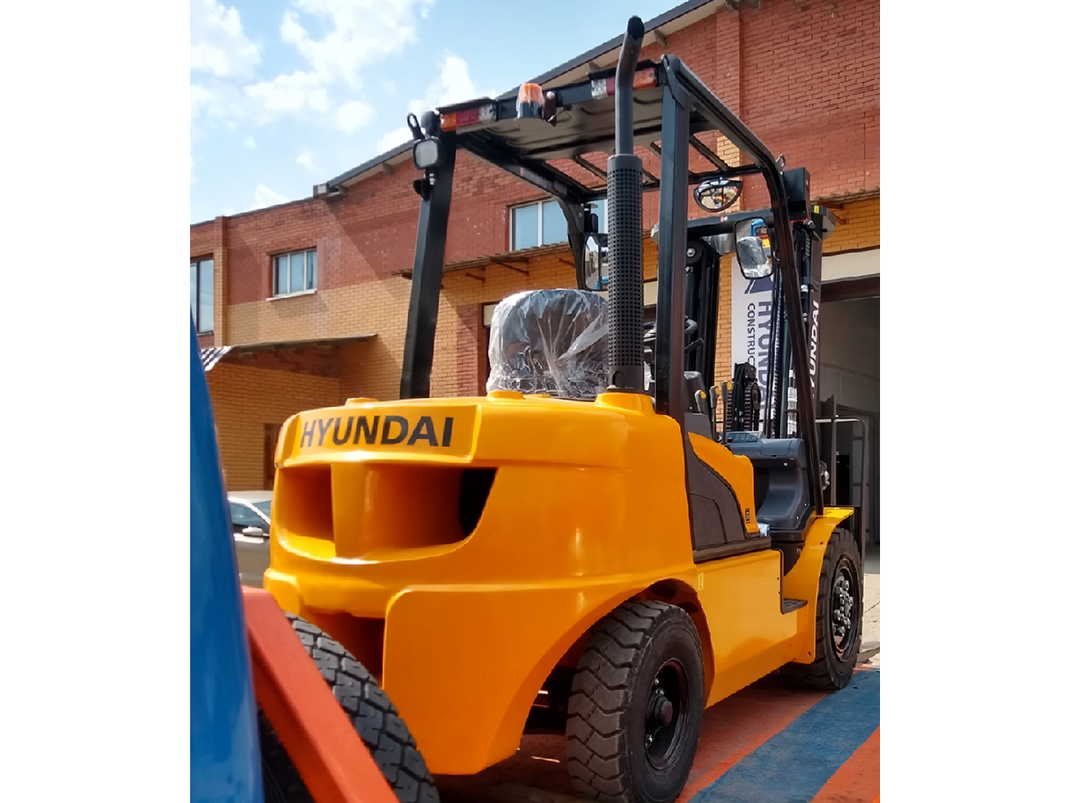 Фото №2: Газ-бензиновый вилочный погрузчик Hyundai 30LE-7 г/п 3 тонны