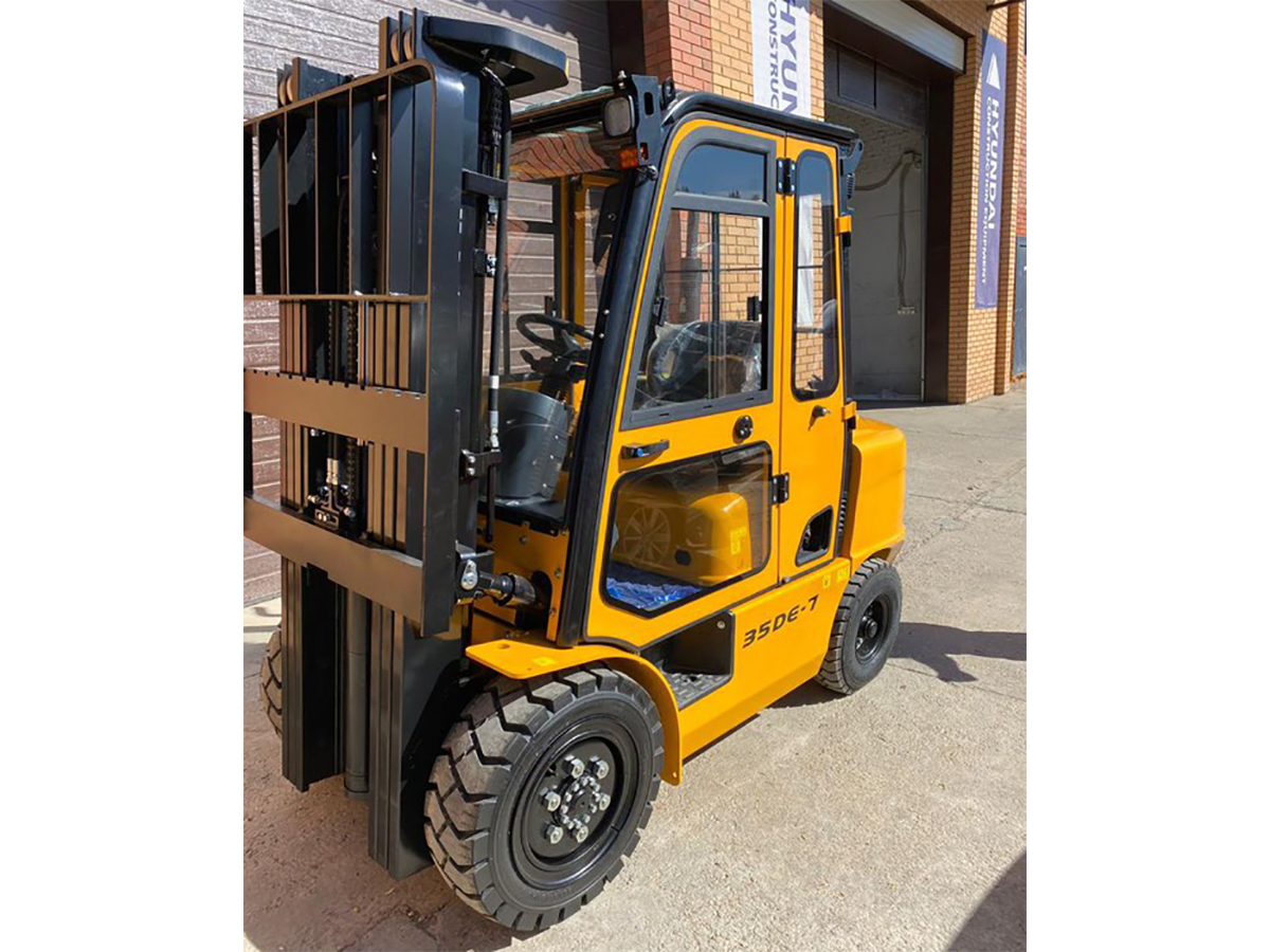 Фото №3: Дизельный вилочный погрузчик Hyundai 35DE-7