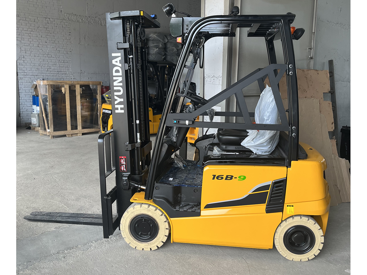 Фото №3: Вилочный электропогрузчик Hyundai 16B-9