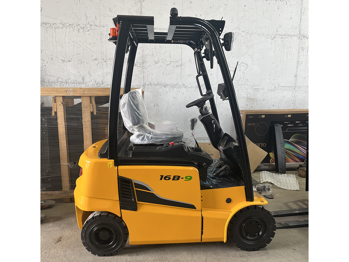 Фото №2: Вилочный электропогрузчик Hyundai 16B-9