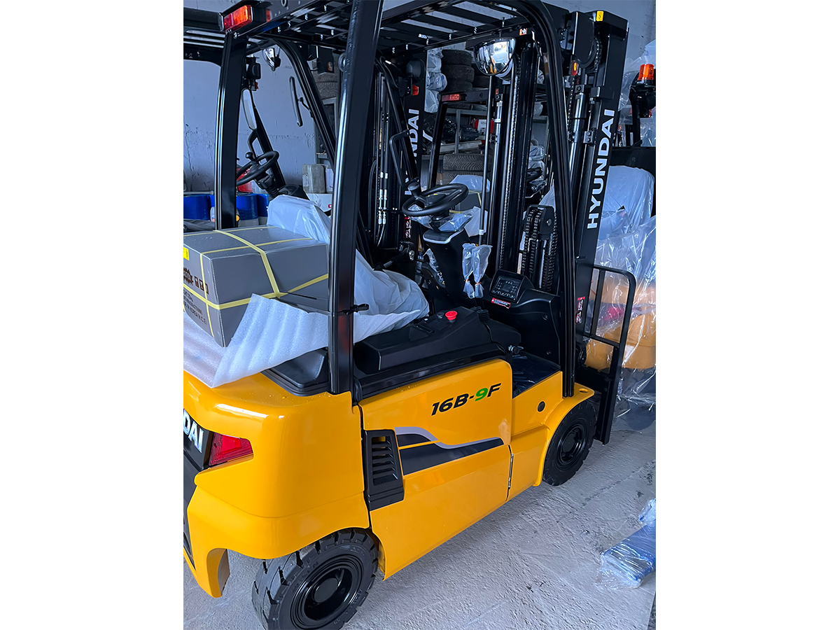 Фото №2: Вилочный электропогрузчик Hyundai 16B-9F