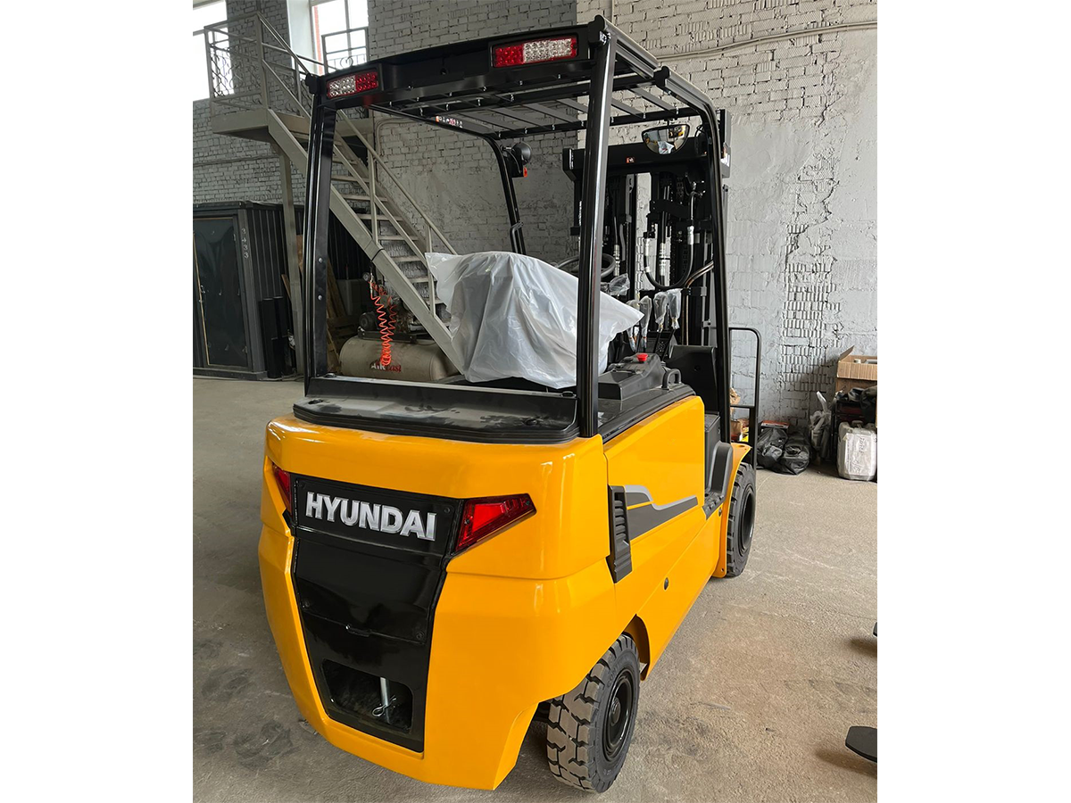 Фото №4: Вилочный электропогрузчик Hyundai 32B-9U