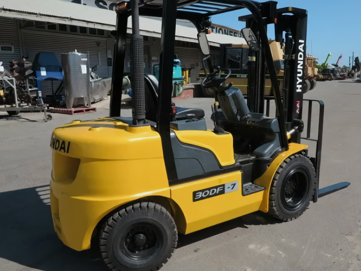 Фото №4: Дизельный вилочный погрузчик Hyundai 30DF-7 г/п 3 тонны
