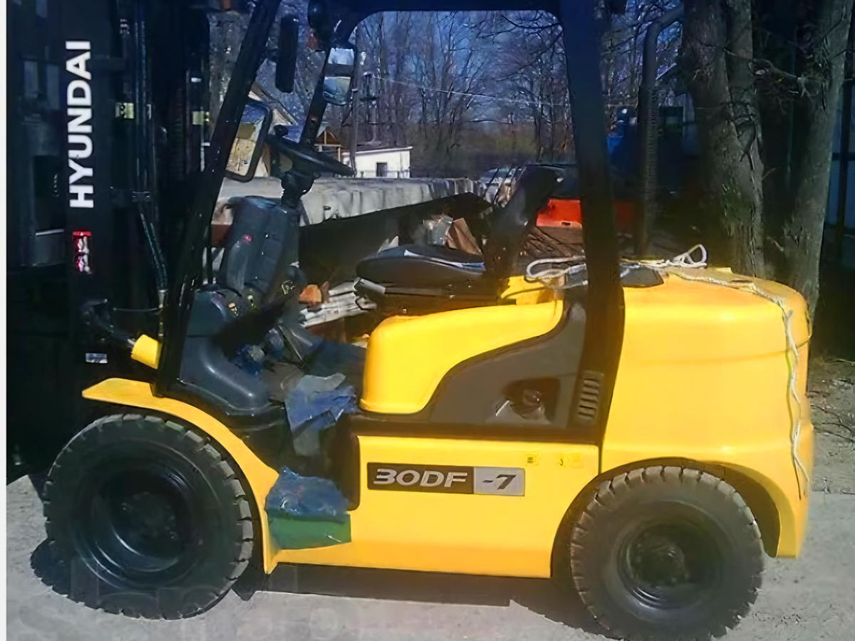 Фото №3: Дизельный вилочный погрузчик Hyundai 30DF-7 г/п 3 тонны