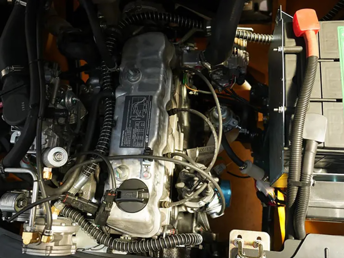 Фото №4: Газ-бензиновый вилочный погрузчик UN FGL18T-N г/п 1,8 тонны