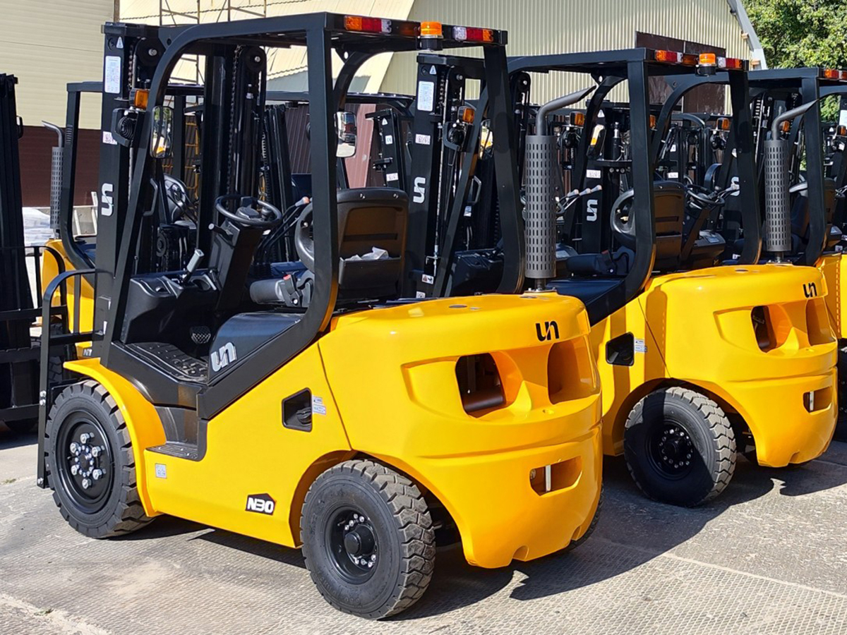 Фото №5: Дизельный вилочный погрузчик UN FD30T-NJM1 г/п 3 тонны