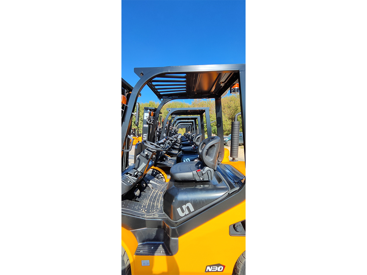 Фото №7: Дизельный вилочный погрузчик UN FD30T-NJM1 г/п 3 тонны
