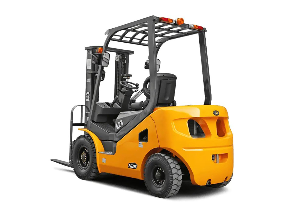 Фото №3: Дизельный вилочный погрузчик UN FD25T-NGA3 г/п 2,5 тонны