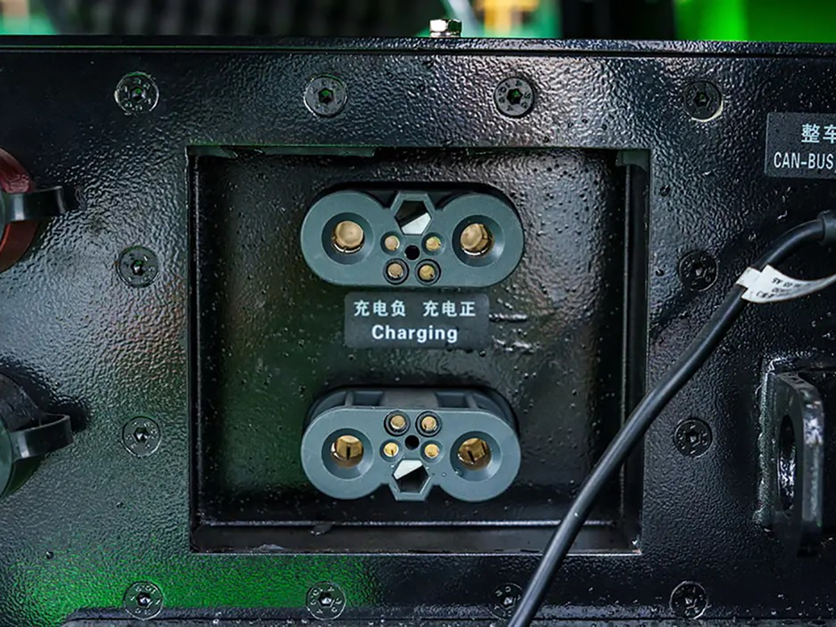 Фото №6: Электрический вилочный погрузчик UN FB70-YNLZ8 г/п 7 тонн