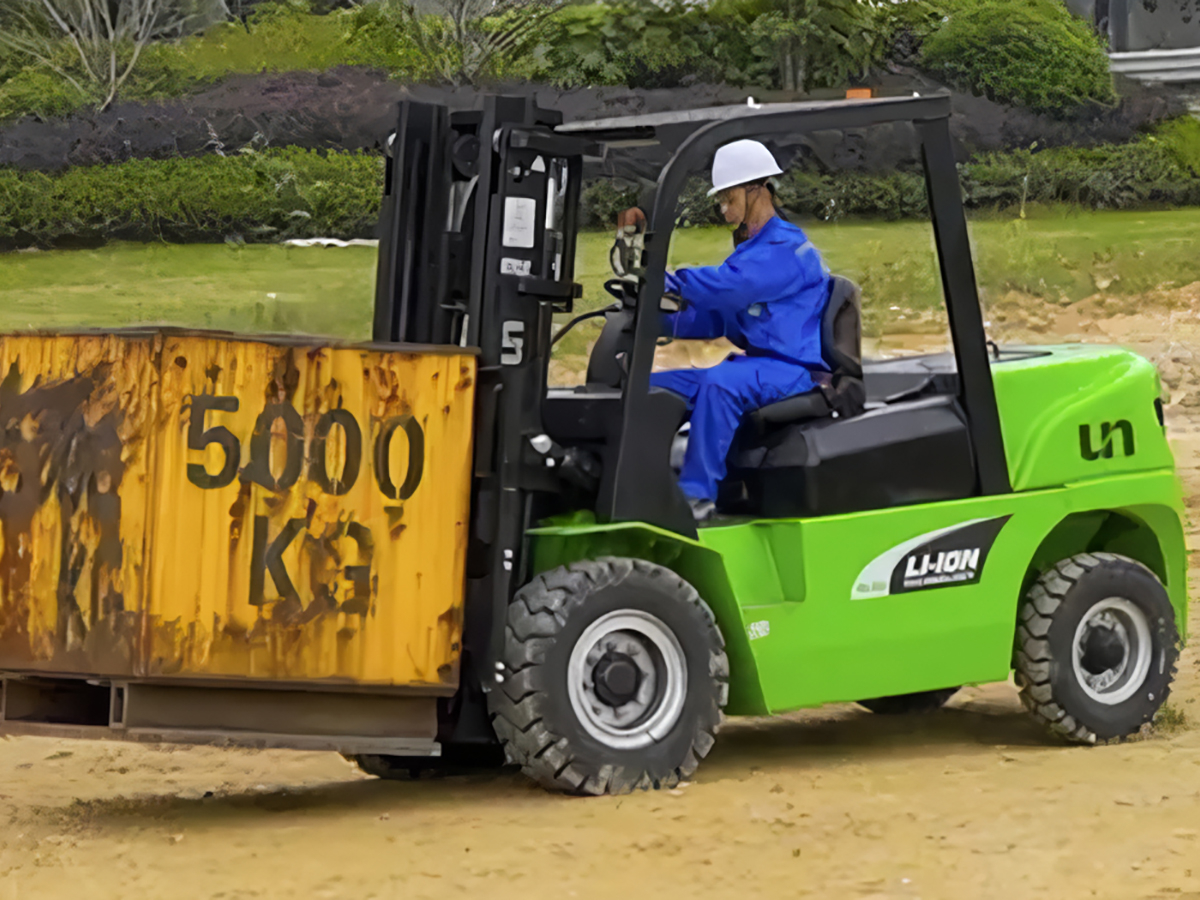 Фото №8: Электрический вилочный погрузчик UN FB40-YNLZ7 г/п 4 тонны