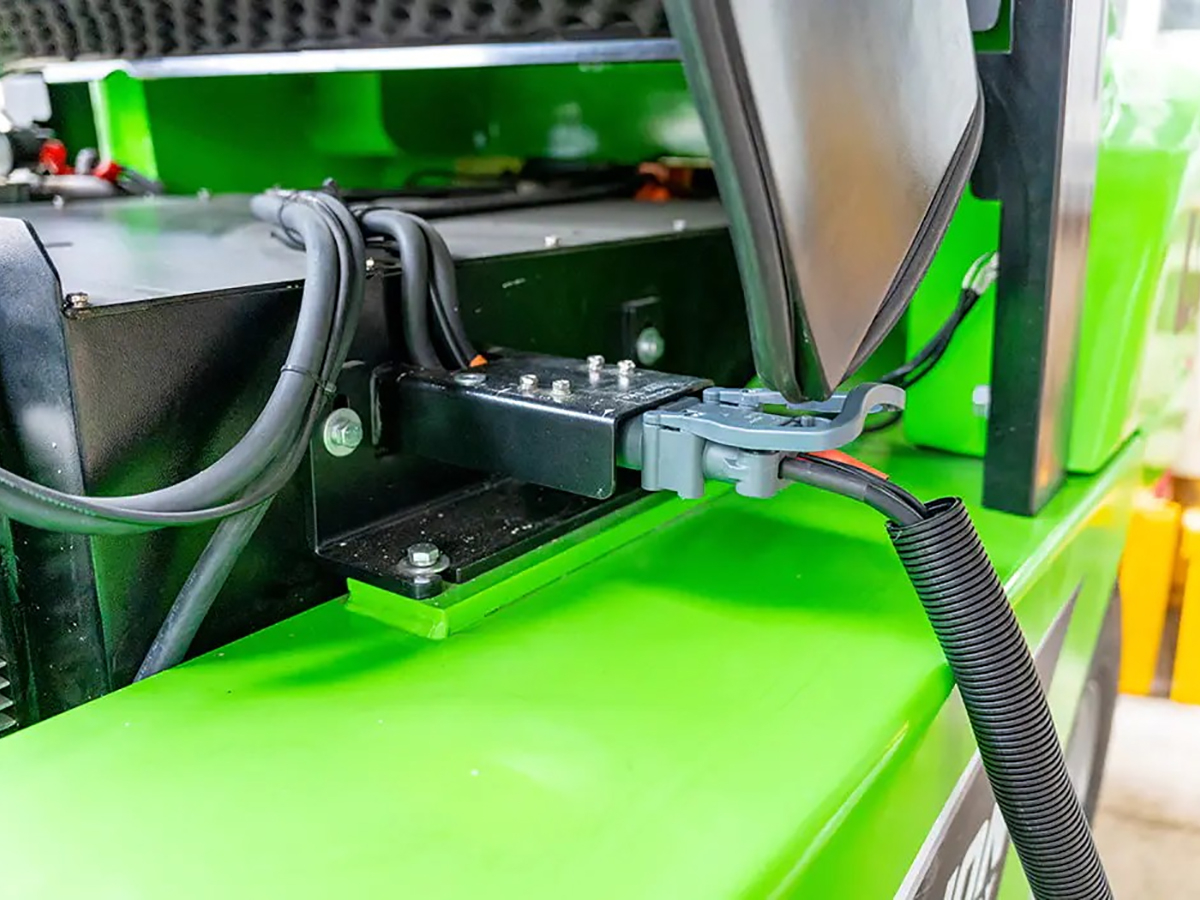 Фото №6: Электрический вилочный погрузчик UN FB40-YNLZ7 г/п 4 тонны