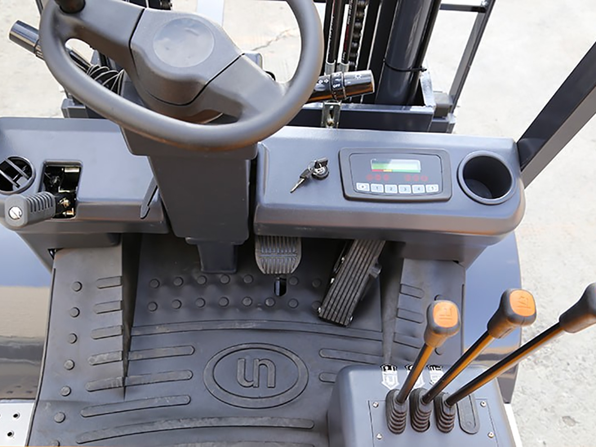 Фото №14: Электрический вилочный погрузчик UN FB30-LVZH г/п 3 тонны