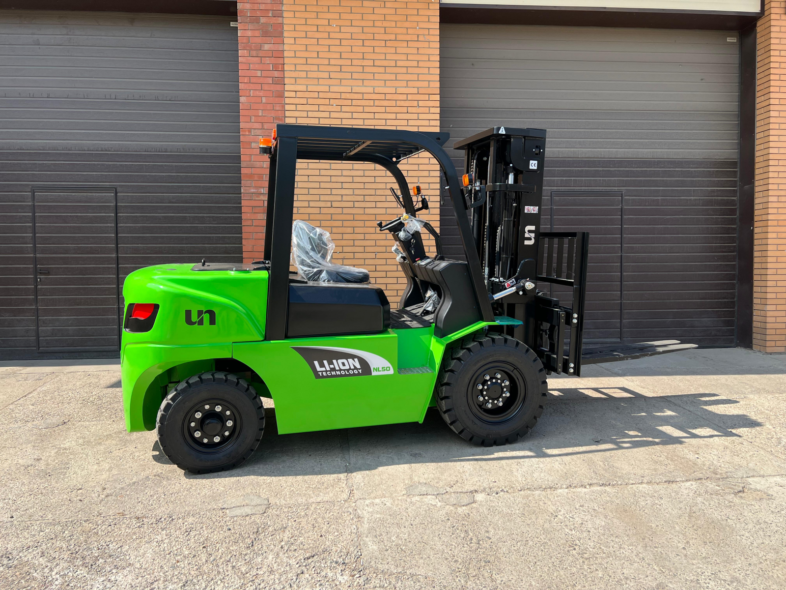 Фото №3: Электрический вилочный погрузчик UN FB50-XYNLZ7 г/п 5 тонн