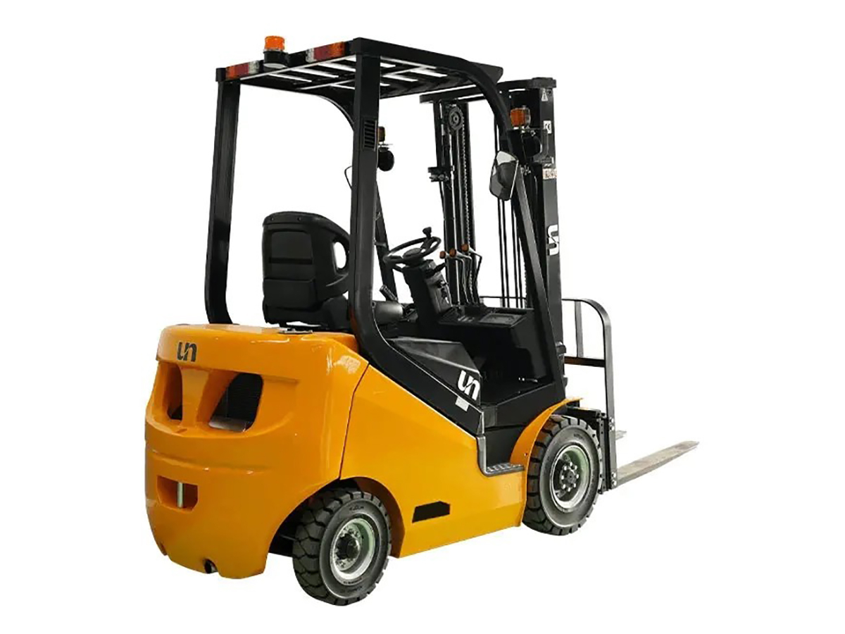 Фото №2: Дизельный вилочный погрузчик UN FD18T-NJB1