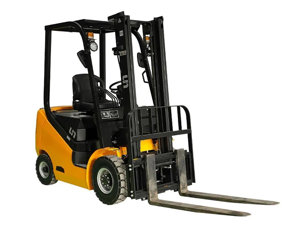 Фото №3: Дизельный вилочный погрузчик UN FD18T-NJB1