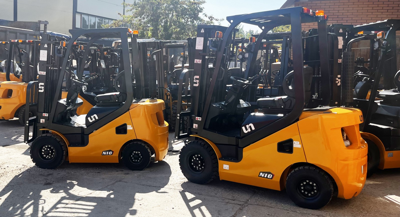 Фото №4: Дизельный вилочный погрузчик UN FD18T-NJB1